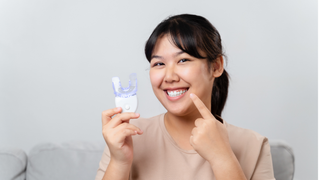 Wybielanie zębów nakładkami - wygodna, precyzyjna i długotrwała inwestycja 