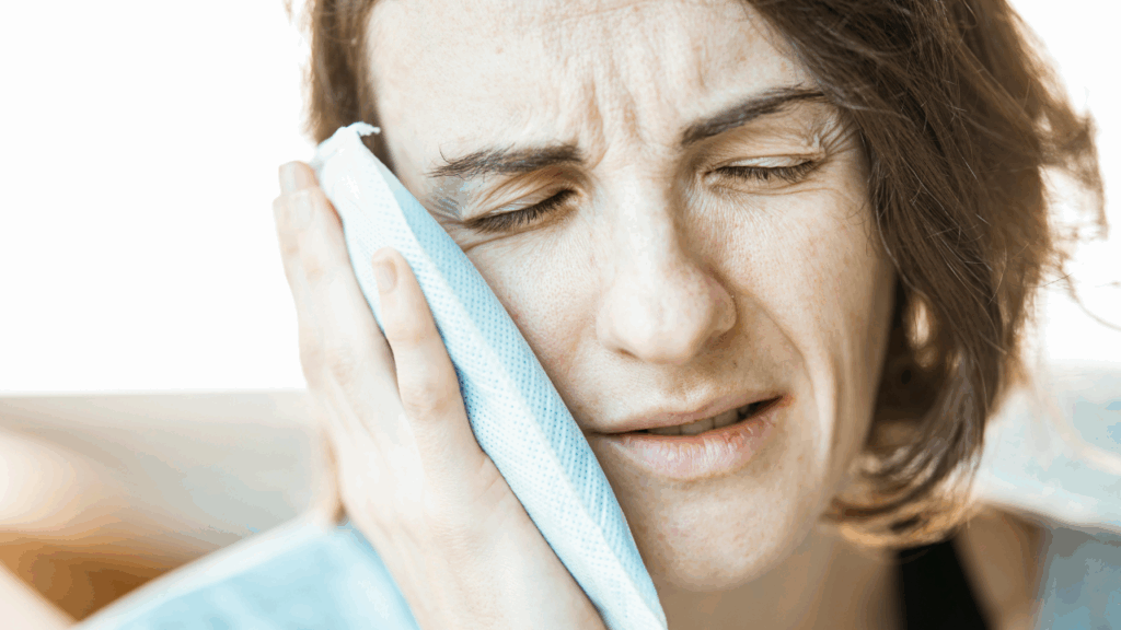 Pulsujący ból zęba - jak poradzić sobie w domowych warunkach