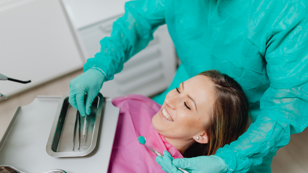 Higienizacja zębów jest szczególnie ważna u pacjentów z aparatami ortodontycznymi i implantami